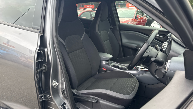 Nissan Juke 1.0 DiG-T N-Connecta 5dr DCT Petrol Hatchback